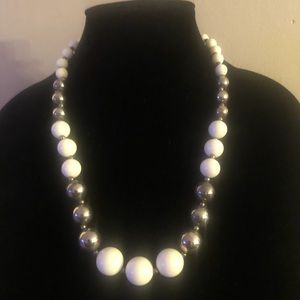 🌸VTG Dauplaise Ivory and Silver Tone Chunky Beaded Necklace